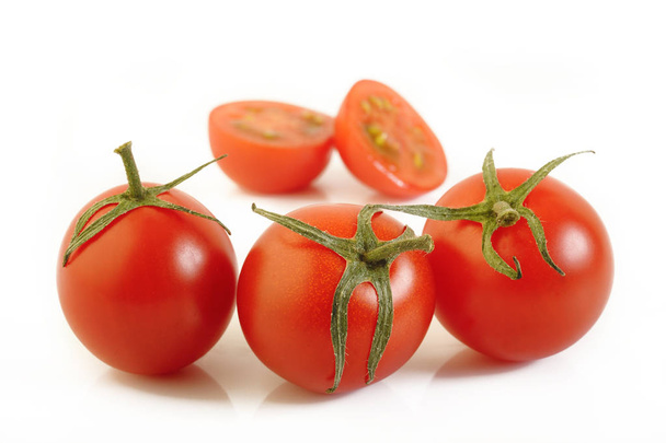  Tomate rojo aislado sobre fondo blanco - Foto, Imagen