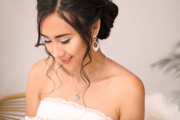 Beautiful young Asian bride at home - Foto, imagen