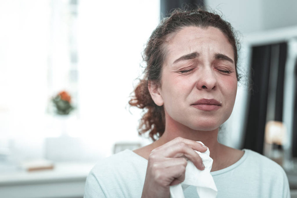Wife crying while feeling allergic to much dusts at home - Φωτογραφία, εικόνα