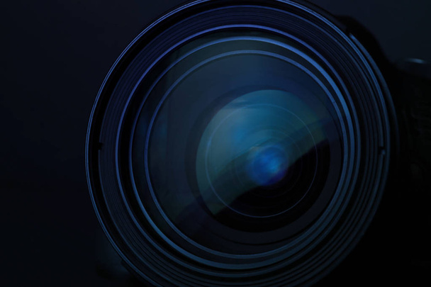 Lens of professional camera on black background, closeup - Foto, afbeelding