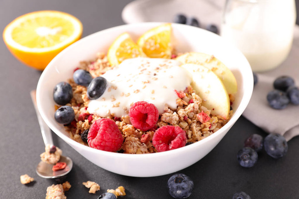 muesli, yogurt and fruit- healthy breakfast - Фото, зображення