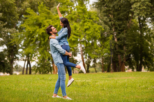 Full body profile photo of overjoyed pair in green park celebrating anniversary wear casual denim outfit - Fotografie, Obrázek