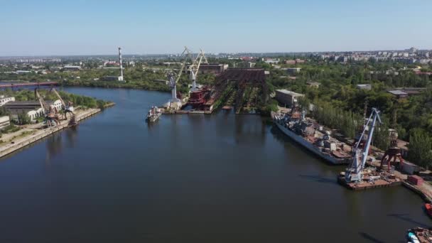 Vista aérea da doca para reparação de navios e barcos em Nikolaev
. - Filmagem, Vídeo