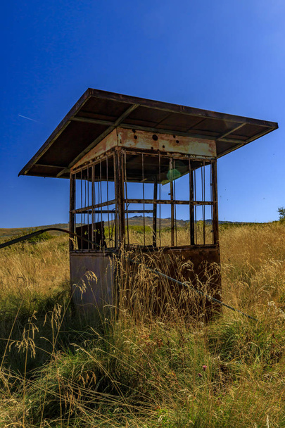 Infraestructura de telesilla abandonada, Montaña Vitosha, Bulgaria
 - Foto, Imagen