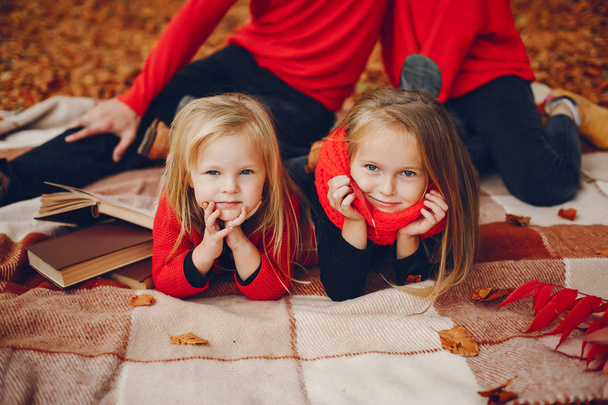 Family with cute kids in a autumn park - Foto, Bild