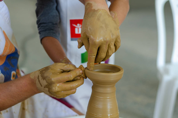 Производство керамики в мастерской
. - Фото, изображение