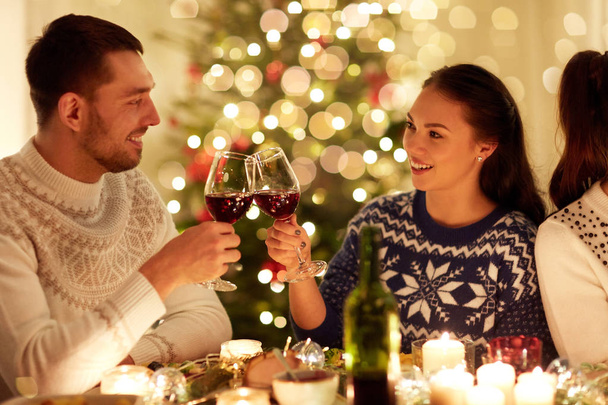happy couple celebrating christmas at home feast - Valokuva, kuva