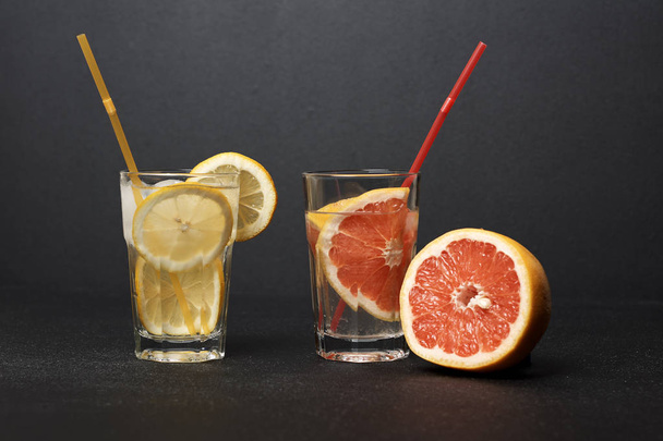 summer fresh cocktails with lemon and grapefruit slices, close view - Фото, изображение