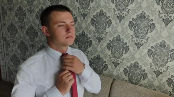 Businessman man straightens his tie. - Footage, Video