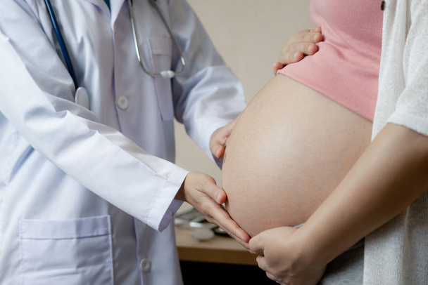 Pregnant Woman and Gynecologist Doctor at Hospital - Fotó, kép