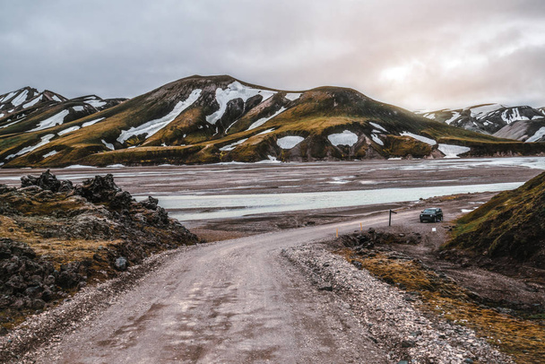 Route vers Landmanalaugar sur les hauts plateaux d'Islande. - Photo, image