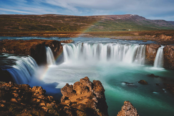 Wodospad Godafoss w północnej Islandii. - Zdjęcie, obraz
