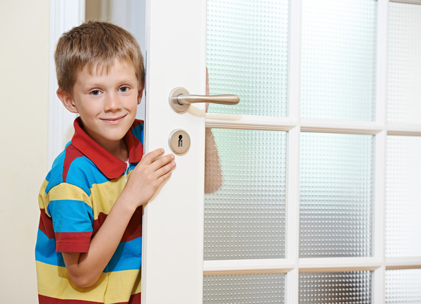 Boy opening door - Фото, изображение