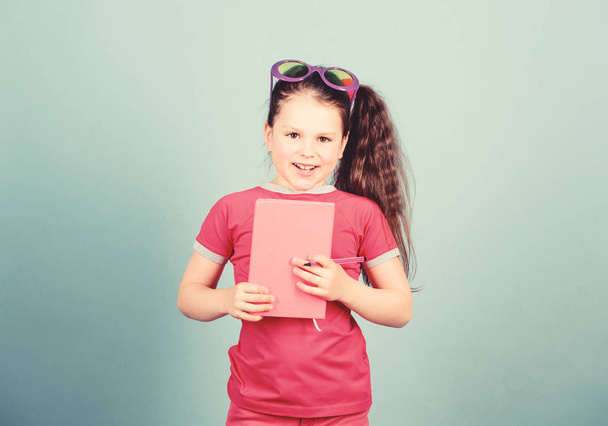 love reading book. small happy girl in glasses with notebook. making plans for summer holidays and vacation. reading book. Summer fashion. small beauty girl write her memories. diary notes - Fotoğraf, Görsel