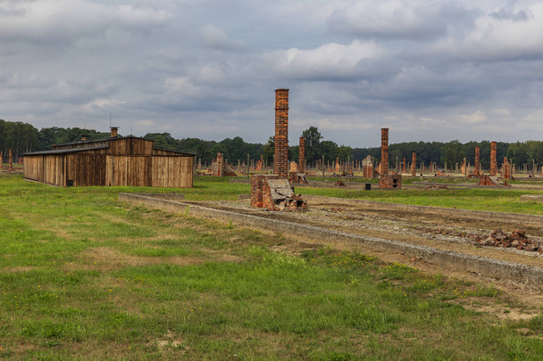 POLÓNIA - AGOSTO 2019: Fogões e quartéis no Auschwitz-Birke
 - Foto, Imagem