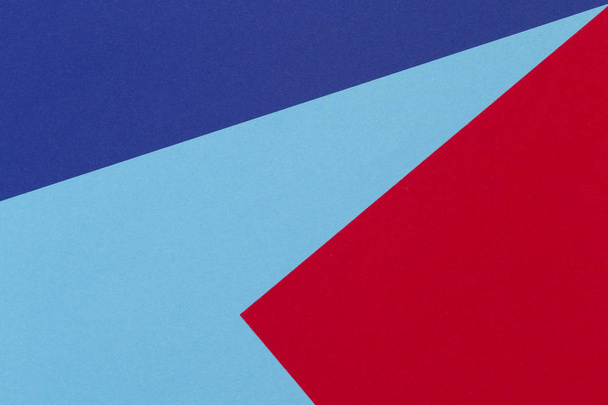 Soyut kırmızı, lacivert ve açık mavi renkli kağıt geometri kompozisyon arka plan - Fotoğraf, Görsel