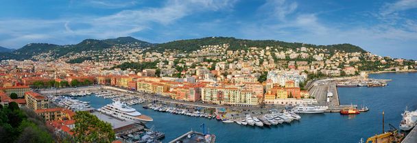 Panorama do Porto Velho de Nice com iates, França
 - Foto, Imagem