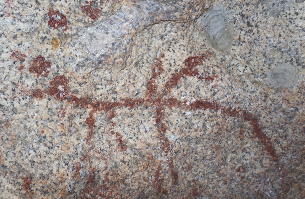 Prehistoryczne obrazy schematyczne wewnątrz głazu granitu na obszarach natura - Zdjęcie, obraz