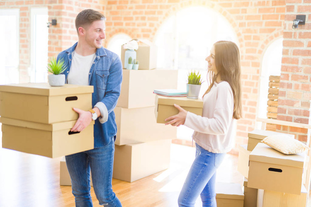 couple moving in new flat  - Photo, Image