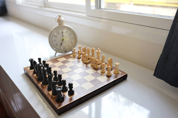 zaman saati ile üst görünüm satranç tahtası - Fotoğraf, Görsel