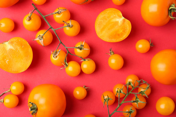 Flat lay composition with fresh ripe tomatoes on red background - 写真・画像