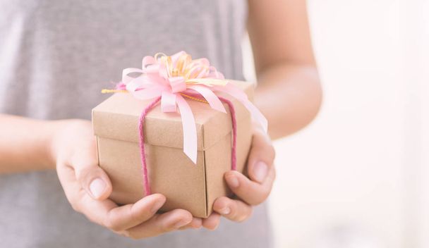 Woman holding gift box in hand for giving - Foto, Imagem