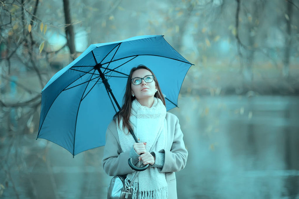 girl umbrella forest landscape / autumn view young woman with umbrella in city park - Foto, immagini