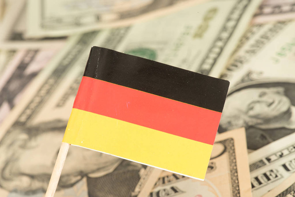 Zászló Németország és dollár számlák a háttérben - Fotó, kép