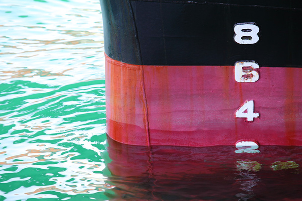Tirant d'eau du navire
 - Photo, image