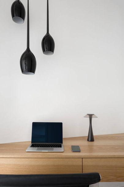 Modern decorations and simple desk - 写真・画像
