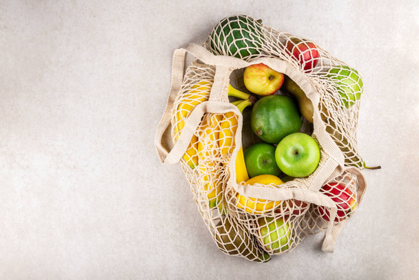 Baumwollschnur Netztasche mit Früchten - Foto, Bild