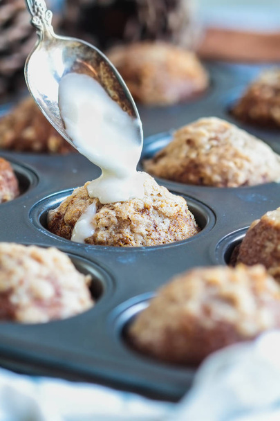 Fresh Baked Pumpkin Muffins in Baking Pan with Icing - Foto, imagen