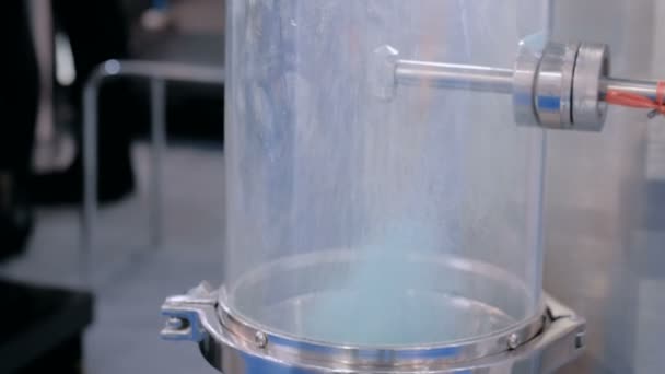 Laboratoryjny sprzęt medyczny do przetwarzania substancji suchych - Materiał filmowy, wideo