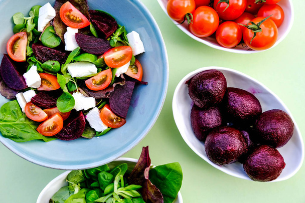Здоровый салат из свеклы и сыра Фета
 - Фото, изображение