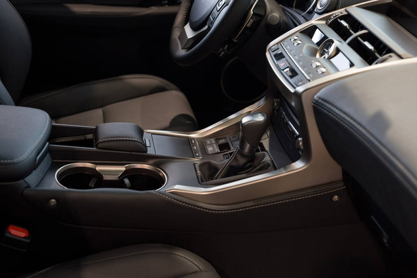 Modern manual transmission of new vehicle. Interior of new car. - Foto, afbeelding