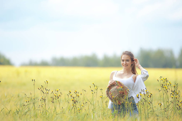 autumn field girl health / beautiful young model, landscape in a summer field, cute happy model - Фото, зображення