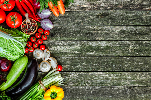 Healthy food. Vegetables and fruits.Organic vegetables on wood.T - Foto, imagen