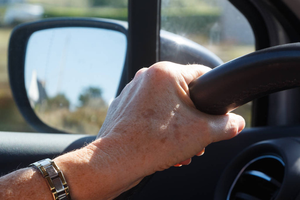 χέρι στο τιμόνι - Φωτογραφία, εικόνα