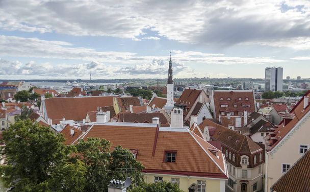 Vue panoramique de l'ancienne ville de Tallinn, Estonie
 - Photo, image