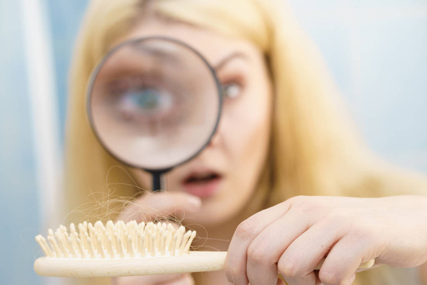 Woman magnifying hair brush - Foto, Imagen