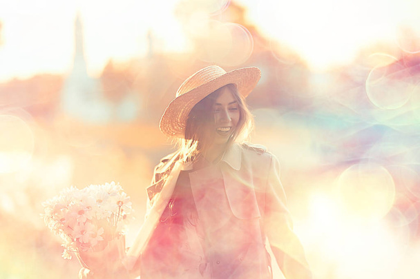 girl in a straw hat portrait spring freedom / concept spring view model happy people - Φωτογραφία, εικόνα
