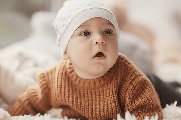 kid in a warm sweater child boy / portrait seasonal clothes, warm knitted sweater on a child, autumn portrait - Foto, imagen