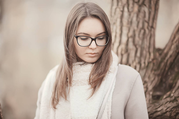 autumn girl glasses / autumn look girl in transparent glasses, eyesight - Фото, зображення