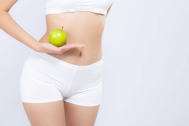 schöne Körper Frau sexy schlank hält grünen Apfel mit Cellulite - Foto, Bild