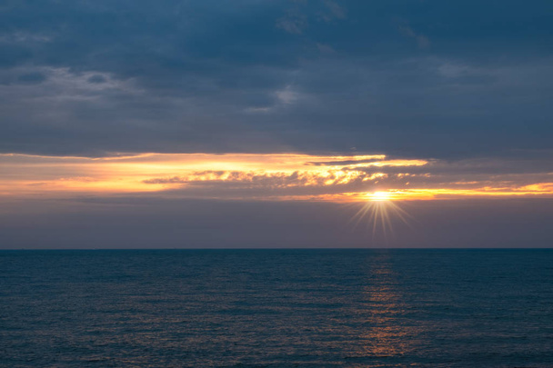 Beautiful orange sunset over the sea. - Valokuva, kuva