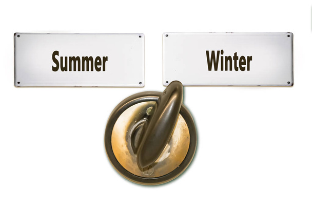 Straatnaambord naar winter versus zomer - Foto, afbeelding
