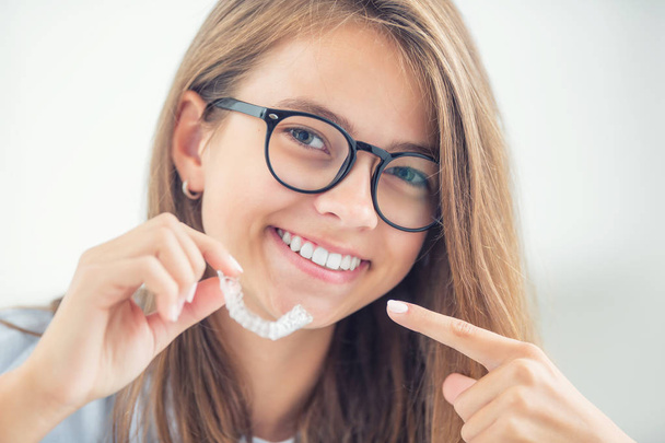 Dental invisible braces or silicone trainer in the hands of a yo - Фото, зображення