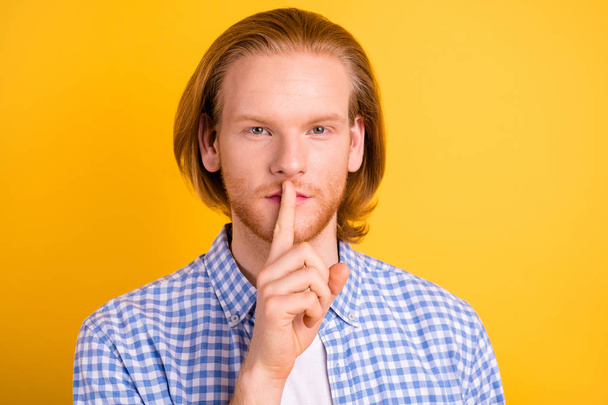 Close up photo of confident serious man showing you to stop talking saying touching his lips with forefinger isolated over vivid color background - Φωτογραφία, εικόνα