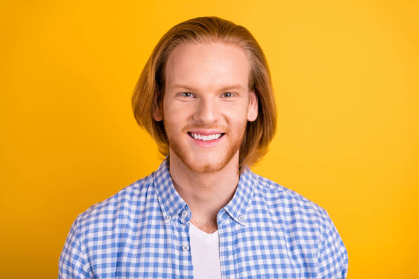 Close up photo of carefree cheerful nice cute freelancer wearing checkered shirt smiling toothily isolated over vivid color background - Foto, Bild