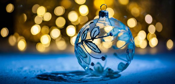 decoración de Navidad es nieve luces festivas y espacio de copia
 - Foto, Imagen